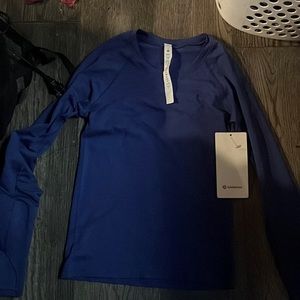 Lululemon blue long sleeve sports shirt women size 2 (xtra small to small)
